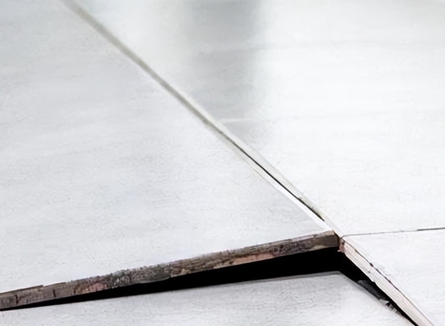 弥勒瓷砖空鼓维修公司专业分享瓷砖空鼓是由多种因素共同作用导致的，主要包括以下几个方面